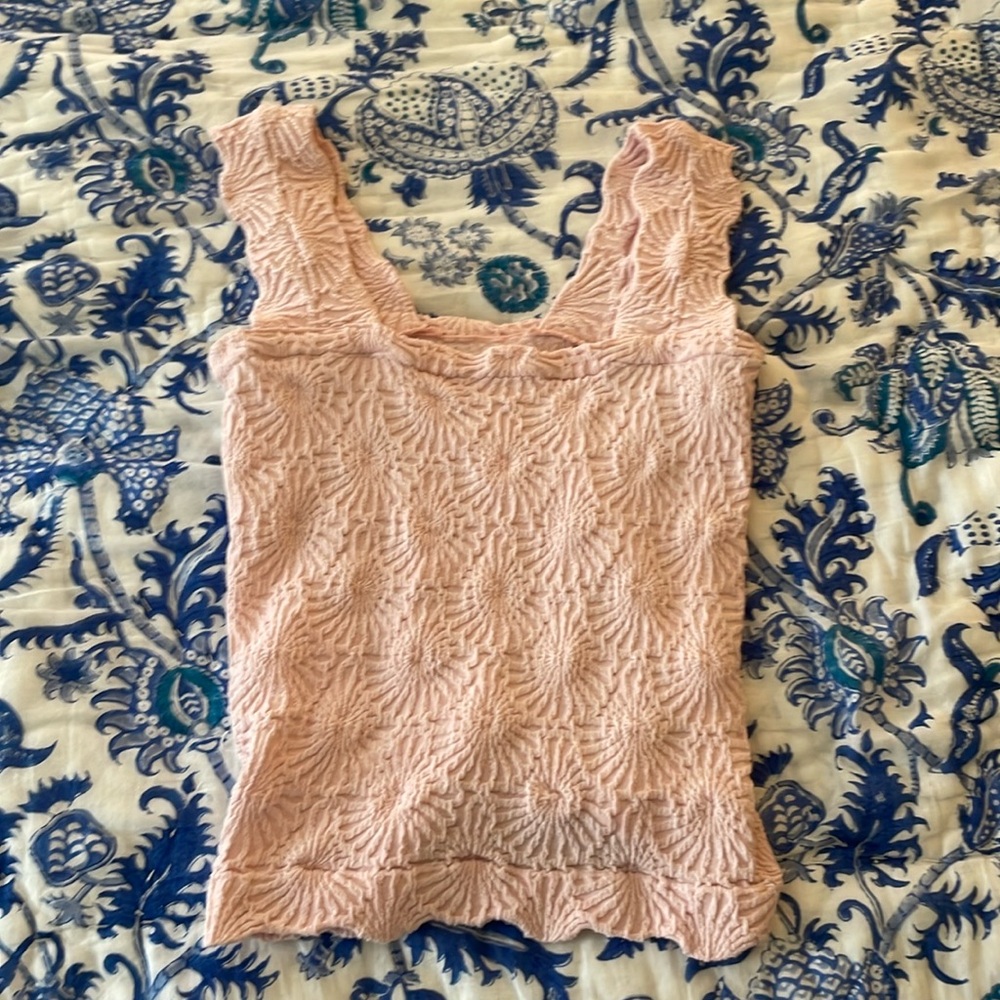 pink tank top